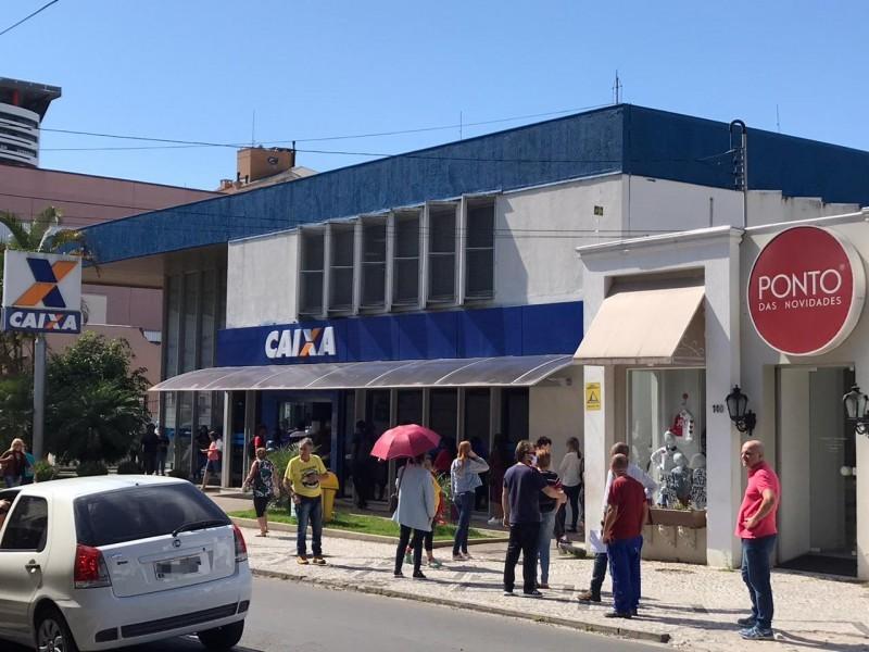 Auxílio emergencial: 680 agências da Caixa abrem até as 12h neste sábado