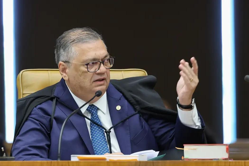 Flávio Dino expõe relatório com ameaça de assassinato contra ministros do STF