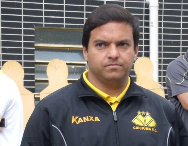 Departamento de futebol corre contra o tempo para reforçar elenco tricolor