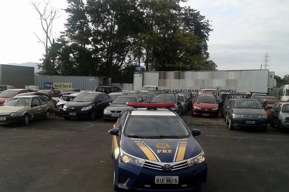 PRF promove leilão com mais de 300 veículos apreendidos em Santa Catarina