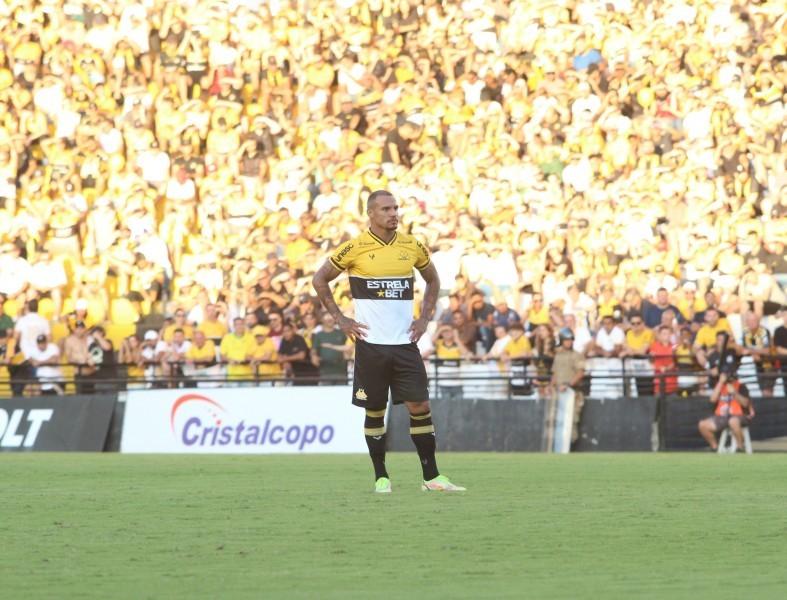Coritiba anuncia o volante Arilson: ‘um momento único e especial na minha carreira’