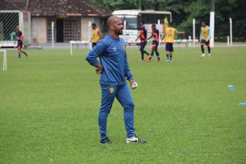 Técnico Pingo será apresentado nesta quarta-feira no Atlético Tubarão 