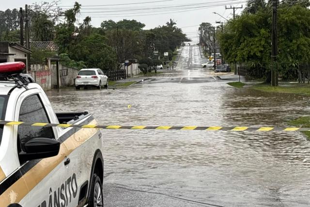 Criciúma: Avenida dos Italianos é interditada por alagamento