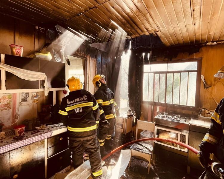 Ocorrências de incêndio com fogões à lenha, lareira e aquecedores aumentam 150% no inverno