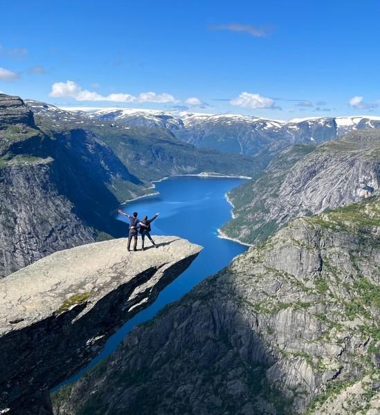 Trolltunga: Uma trilha épica pelos fiordes Noruegueses