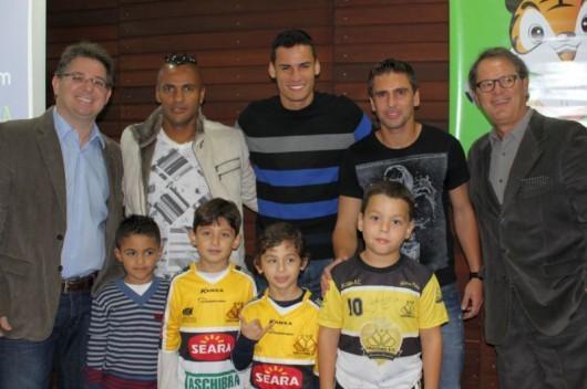 Jogador Ivo e Asilo São Vicente de Paulo são os destaques do Craque Cliniimagem