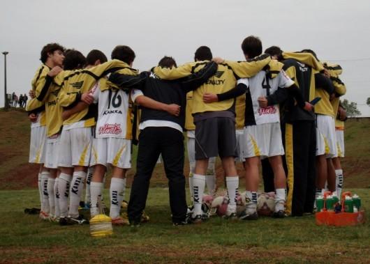 Sub-15 do Tigre fecha fase inicial na frente