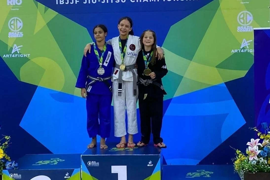 Atleta de 11 anos criciumense conquista bronze no Sul-Americano e inspira pela superação