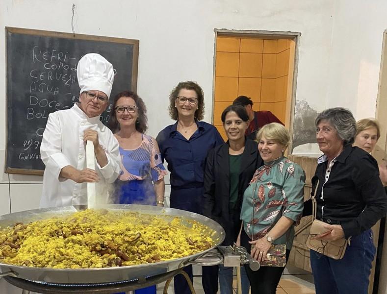 Clube de Mães do Bairro N.S.de Fátima em Jantar Festivo