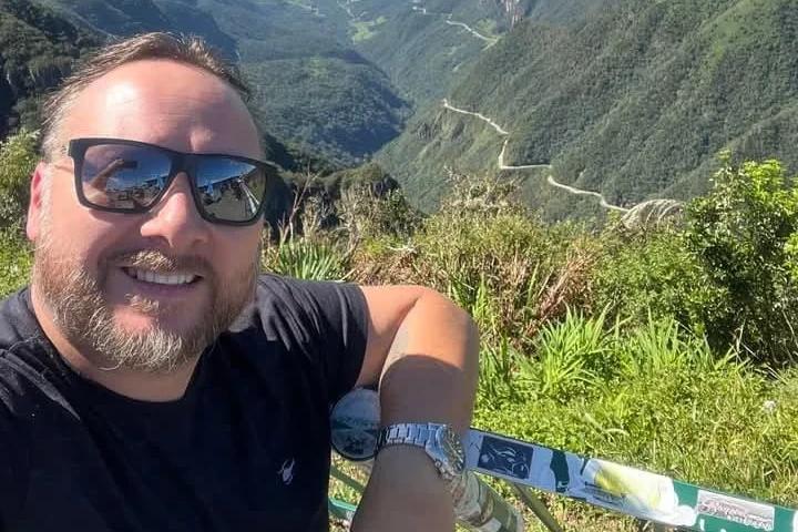 Motociclista que morreu após colidir contra carro em Tubarão é identificado