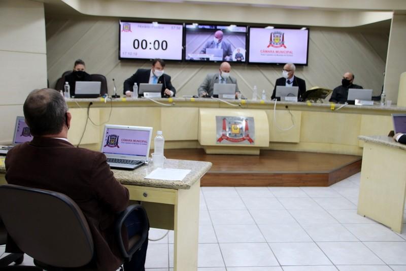 Vereadores querem retomada do atendimento presencial em estabelecimentos como Casan e Celesc