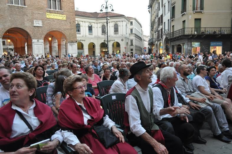 Grupo de Nova Veneza se apresenta para mais de 5 mil