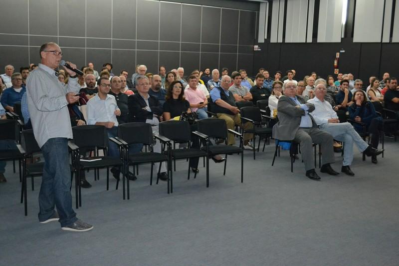 Arquiteto relata experiência ao navegar 25 mil km no oceano