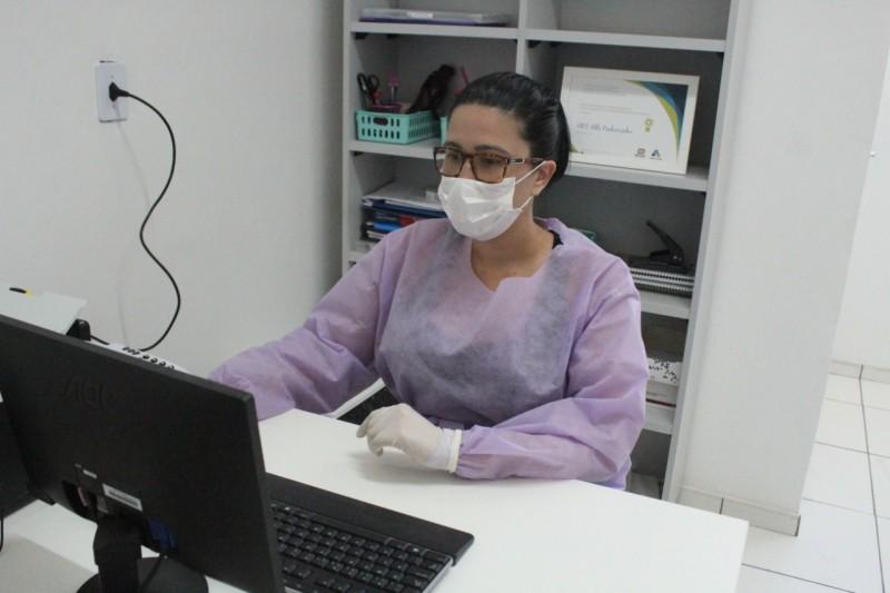 Conheça a história de Larissa Alves, a enfermeira que atua no combate à Covid-19 em Criciúma