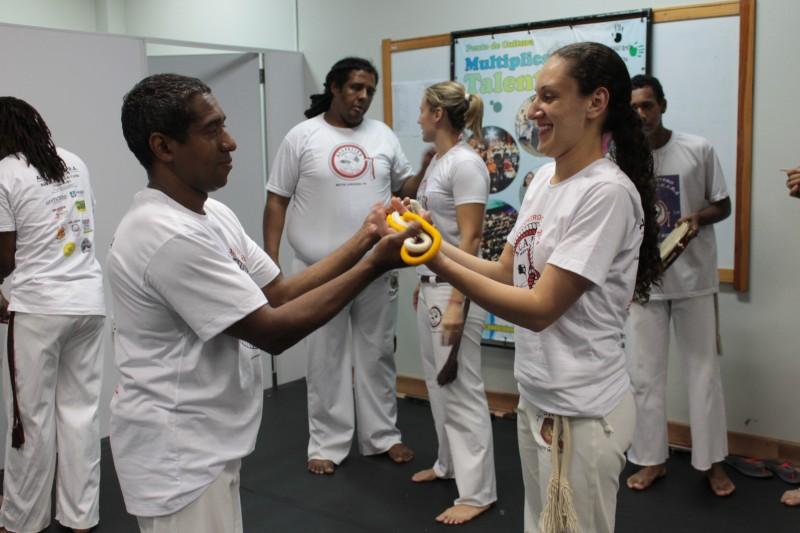 Roda de Capoeira realiza batizado de 80 capoeiristas