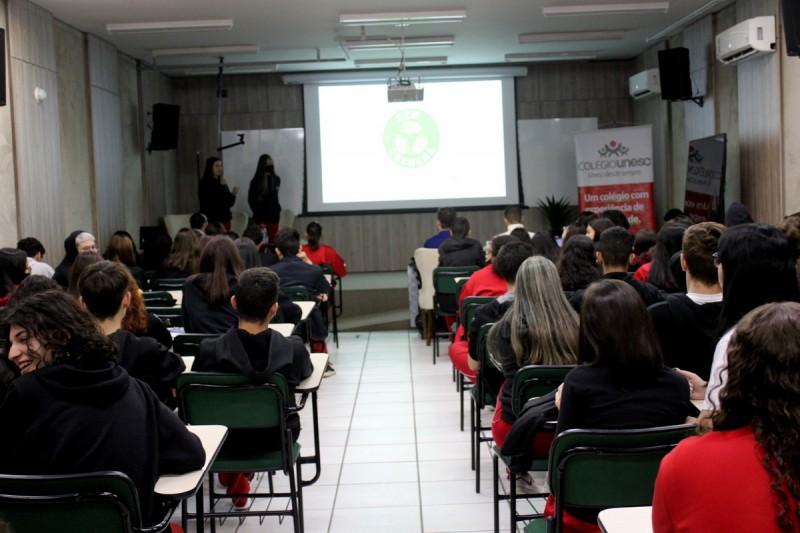 Projeto do Colégio Unesc desperta veia empreendedora dos jovens
