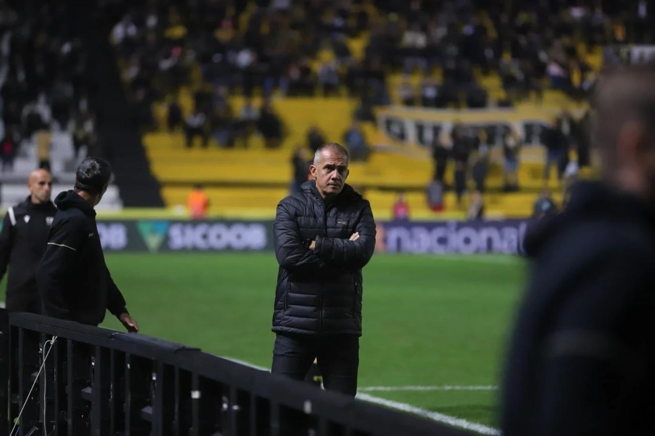 Técnico do Criciúma aponta falhas após derrota para o Avaí: ‘Não fomos eficientes'