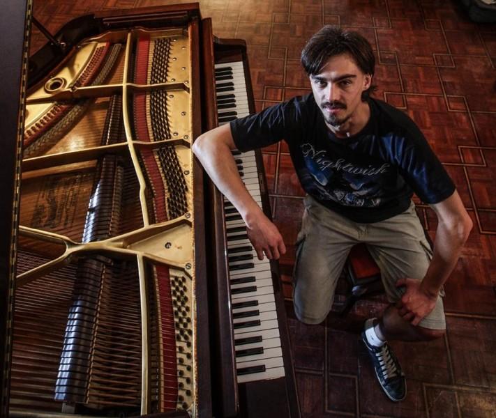 Teatro Elias Angeloni recebe Concerto Rock ao Piano