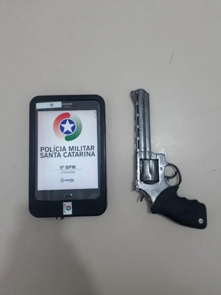 Homem é preso por posse ilegal de arma de fogo e porte ilegal de munição e acessório