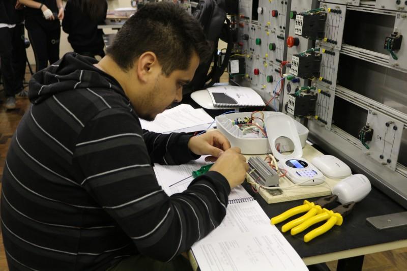 Colégio Satc oferece oficina gratuita sobre Segurança em Eletricidade Doméstica 