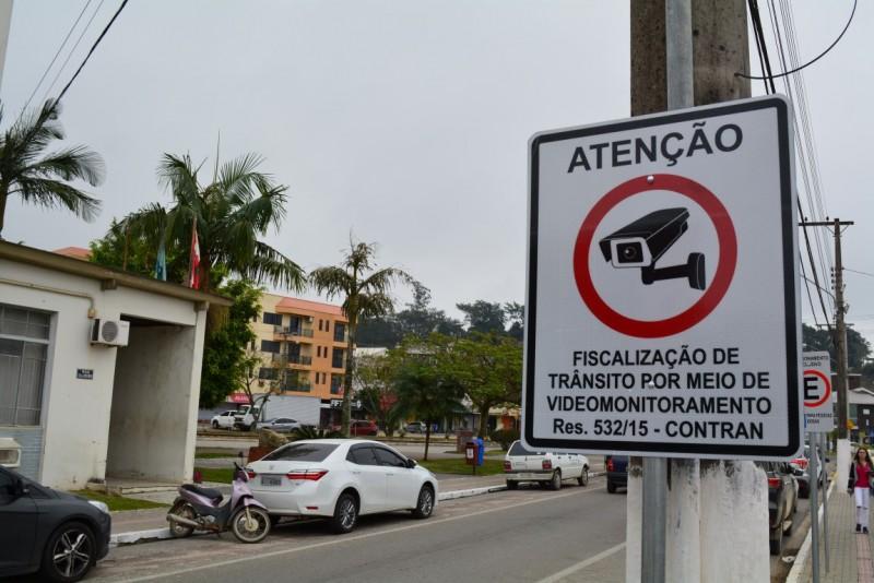 Município finaliza instalação de placas para fiscalização por videomonitoramento