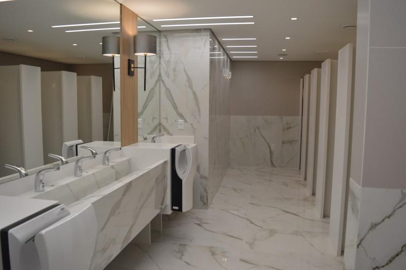 Shopping Della inaugura sanitário família no primeiro andar
