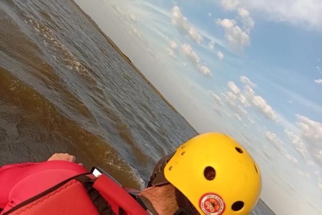 Homem é encontrado com hipotermia após passar horas à deriva em Laguna