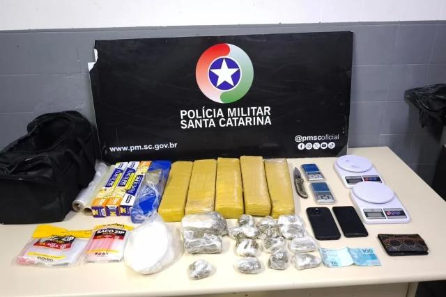 PM prende dois homens com mais de seis quilos de maconha em Criciúma