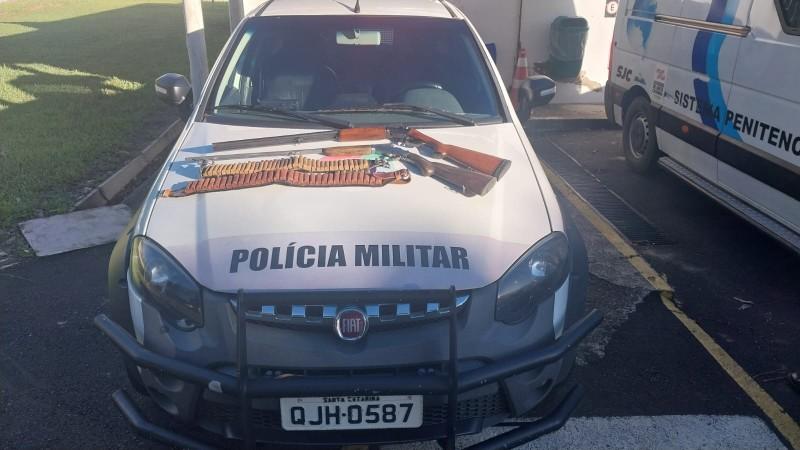 PM prende motorista que portava armas sem documentação em veículo 