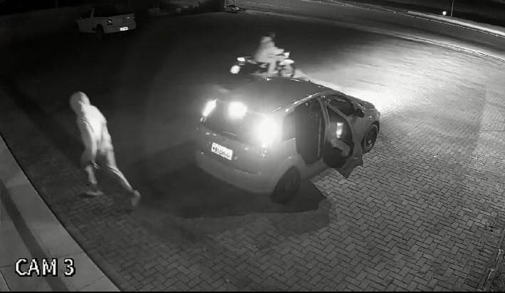 Grupo arromba loja e furta duas motocicletas em Cocal do Sul; assista o vídeo