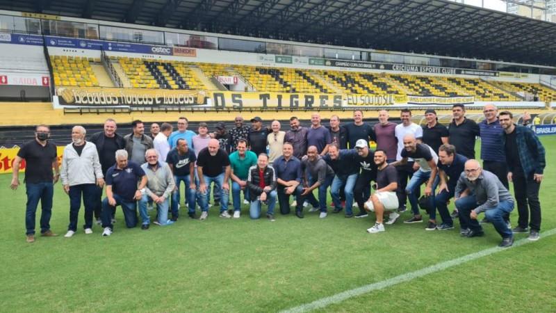 Ex-atletas do Criciúma recebem carteirinhas vitalícias