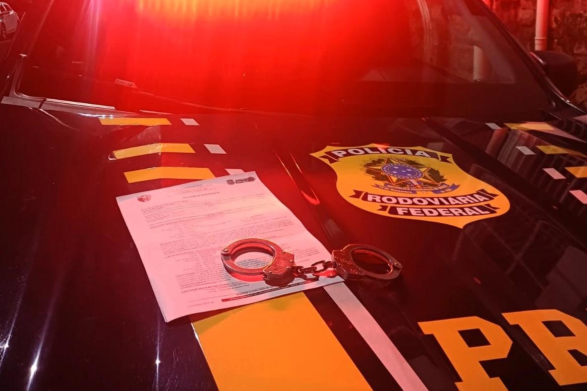 Venezuelano é preso após tentar estuprar mulher dentro de ônibus em Santa Catarina