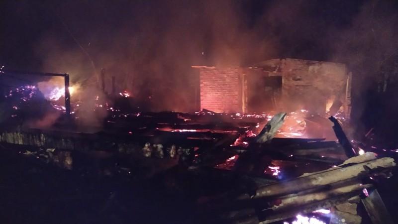 Casa é destruída por incêndio no município de São João do Sul