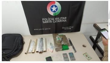 Alegando ameaça de facção criminosa, suspeito é preso com mais de 4 kg em drogas