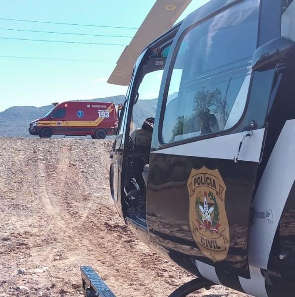 Motorista fica ferida após capotar carro em plantação de arroz