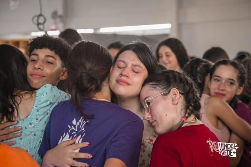 Fé e conversão: jovens vivenciam primeiro dia de Vinde e Vede 2024