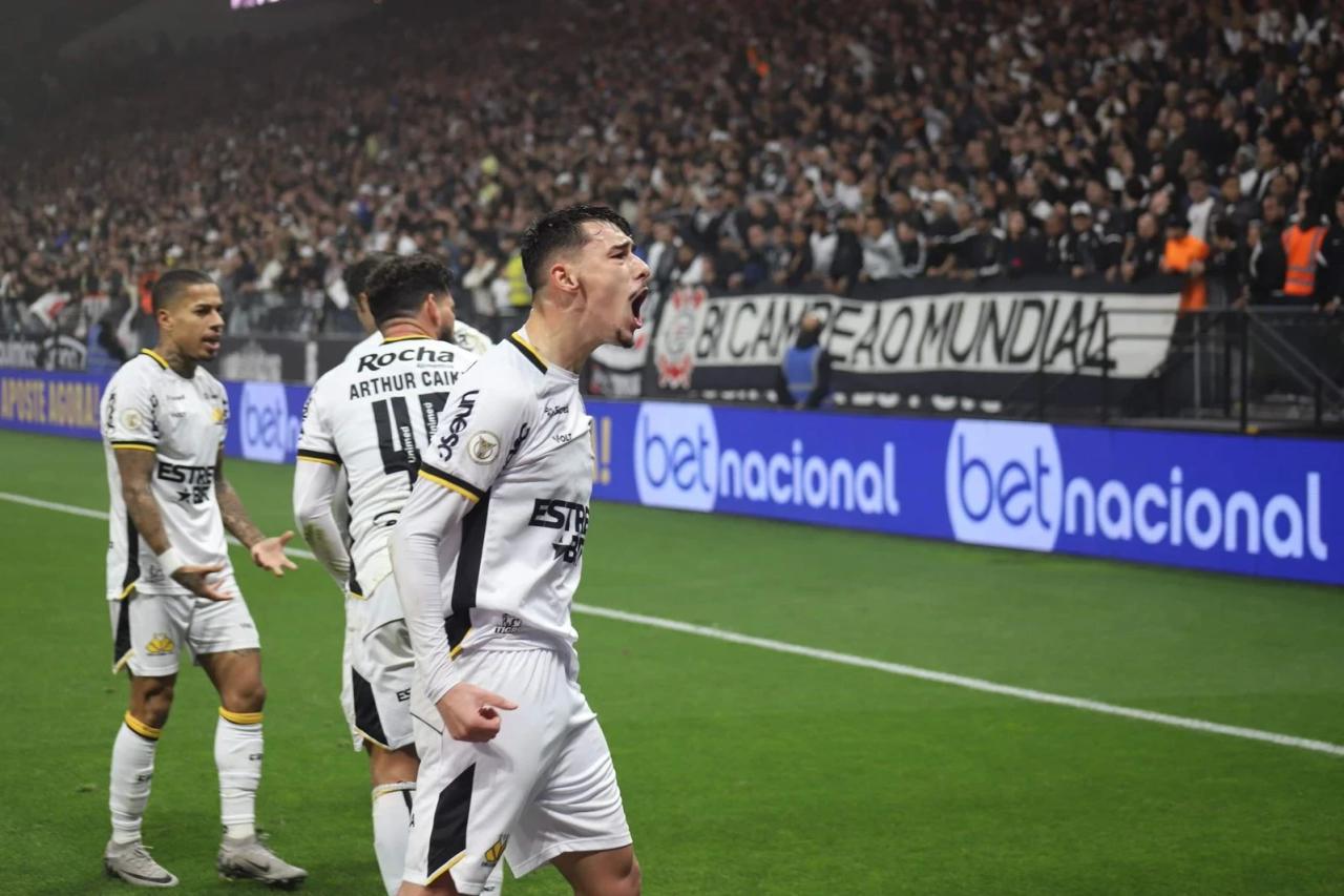 Contra o Inter, Claudinho completará 150 jogos pelo Criciúma; lateral comemora boa fase na Série A