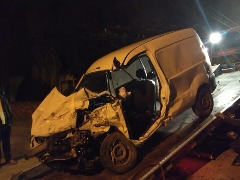 Colisão frontal deixa duas vítimas em estado grave