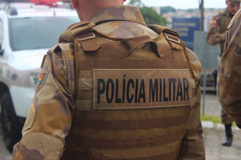 Adolescente foge de assalto, aciona a PM e suspeito é preso