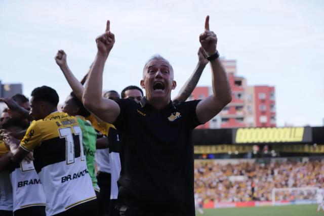 Eduardo Baptista deixa o Criciúma