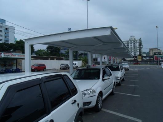 Taxistas da rodoviária ganham proteção para os veículos