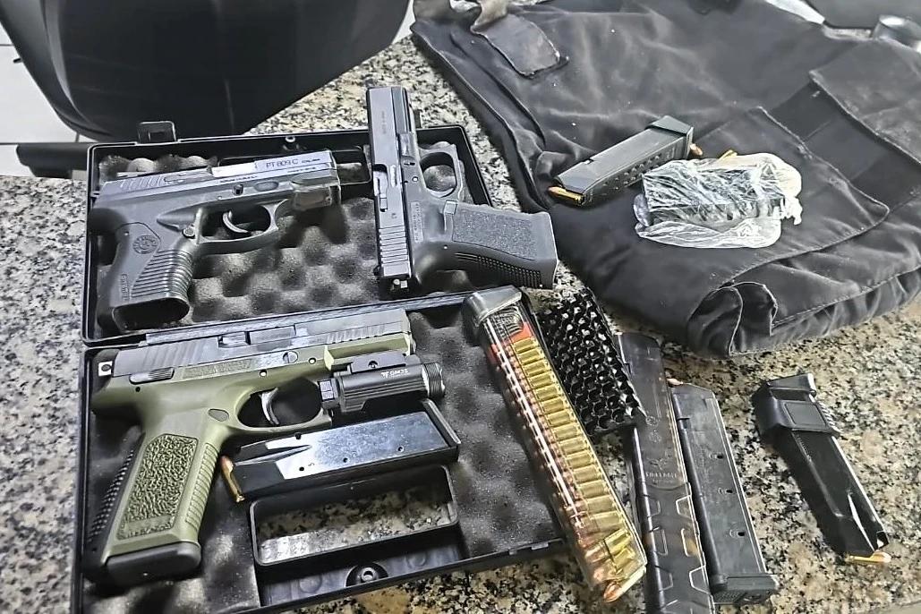 Vídeo: motorista é flagrado transportando pistolas e mais de 160 munições na BR-101