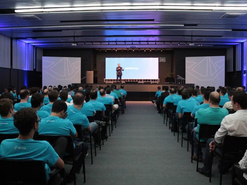 Betha aborda ética em evento promovido por Clóvis de Barros e Cortella