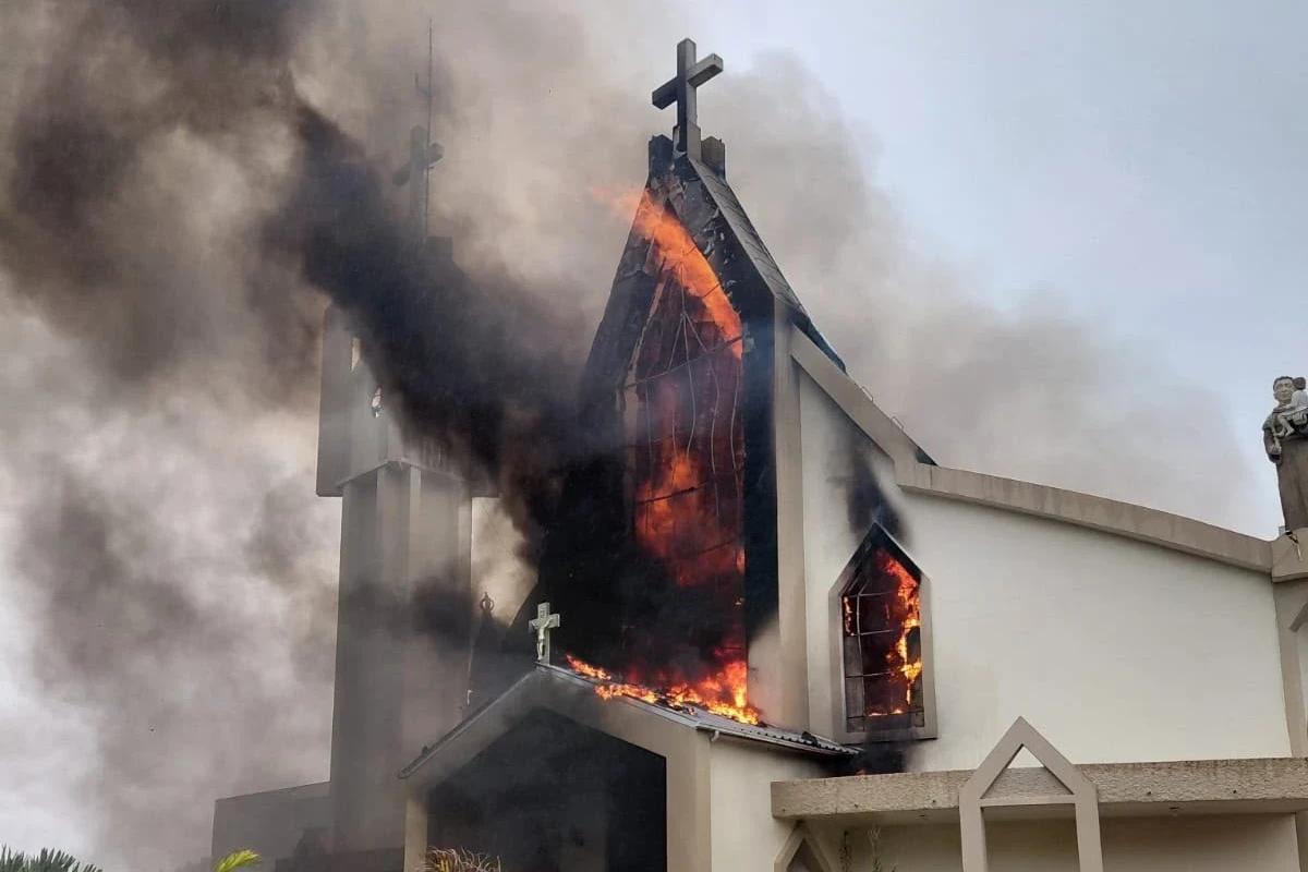 Treze de Maio: paróquia se manifesta após incêndio em igreja: ‘Nossa história permanece'