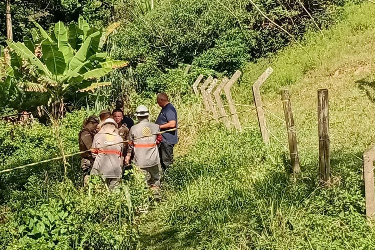Pai e filha uruguaios morrem na trilha da praia dos Amores, em Imbituba