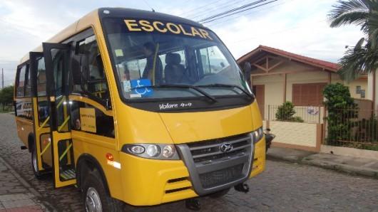 Alunos de áreas rurais de Tubarão são beneficiados com novo ônibus