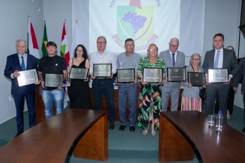 Noite de homenagens na Câmara de Vereadores em celebração aos 33 anos de Forquilhinha