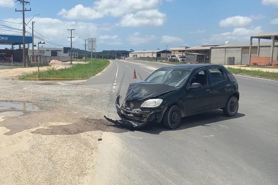 Colisão entre carros deixa duas pessoas feridas em Cocal do Sul