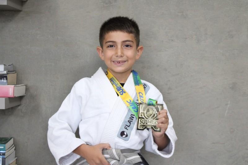 Praticando Jiu-jítsu há um ano, morador de Criciúma já conquistou mais de 15 medalhas