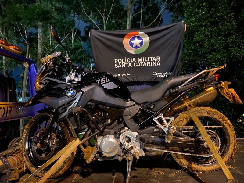 Dupla armada rouba motocicleta em Criciúma